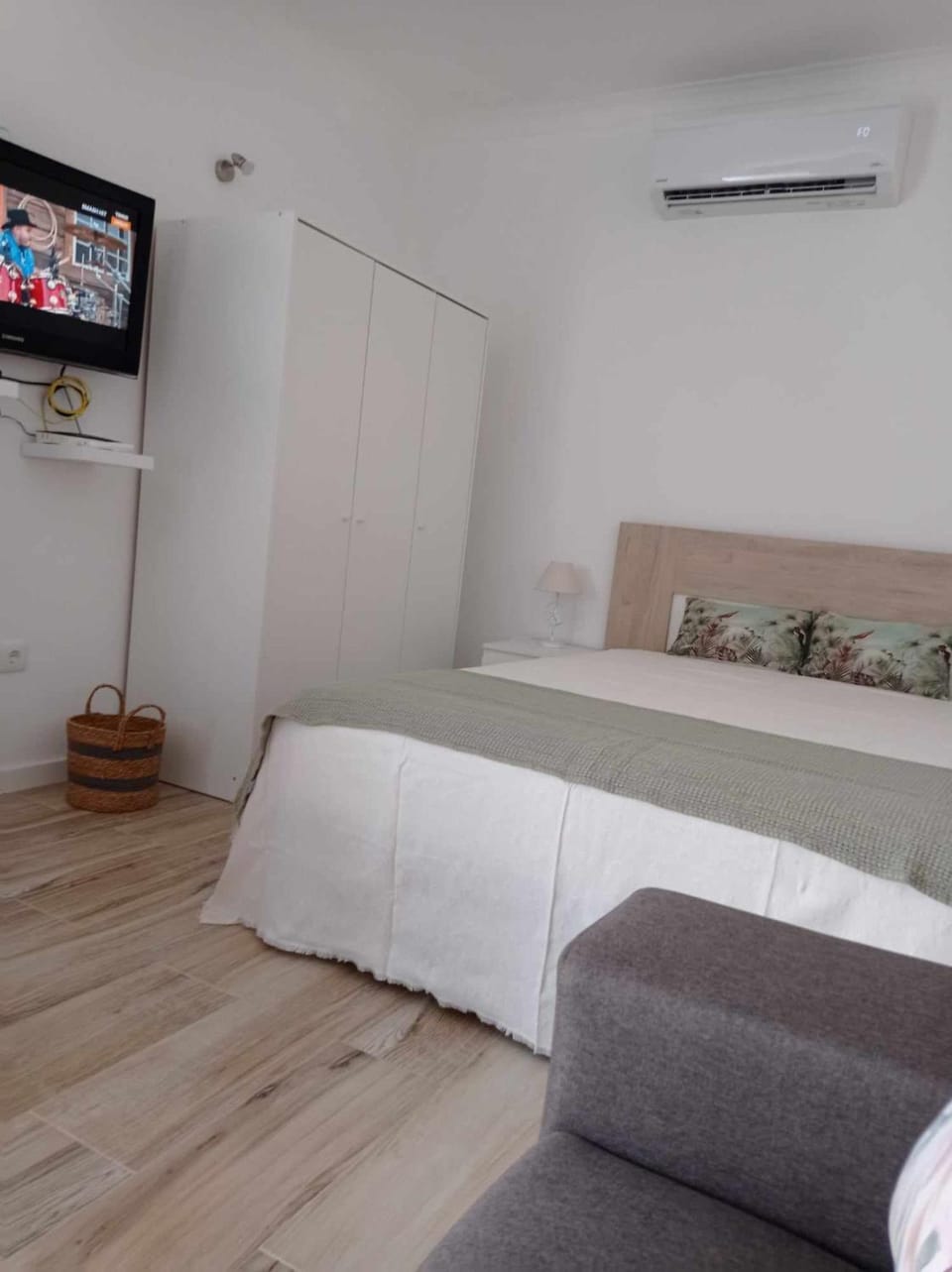 Bed, Living room