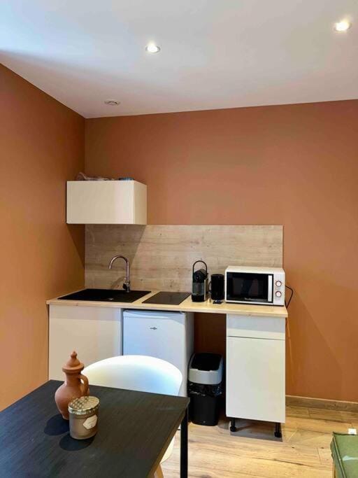 Coffee/tea facilities, minibar, stove