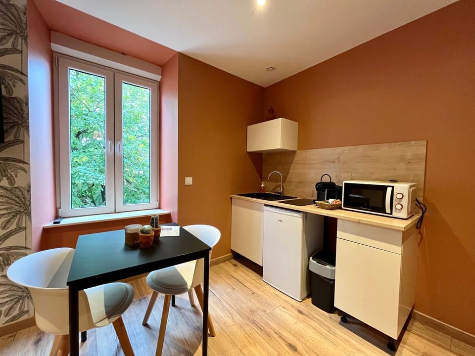 Coffee/tea facilities, Dining area, minibar, stove