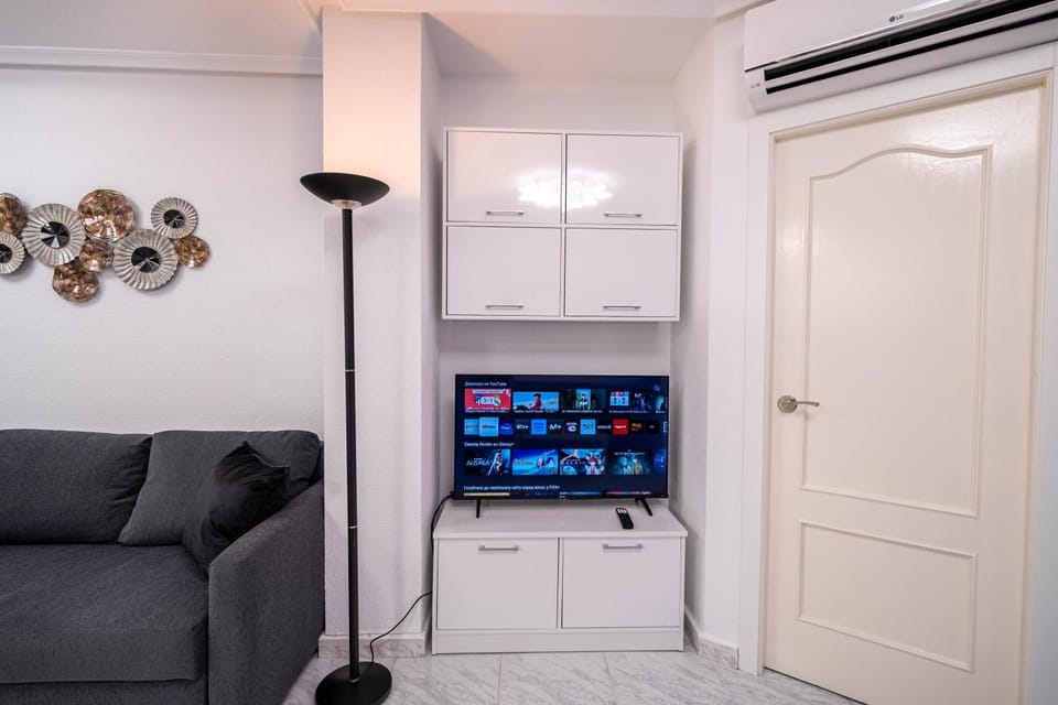 Calle Dinamarca 3 , Beautiful one bedroom appartment, recently renovated, 1 min from Los Locos beach Apartment in Torrevieja