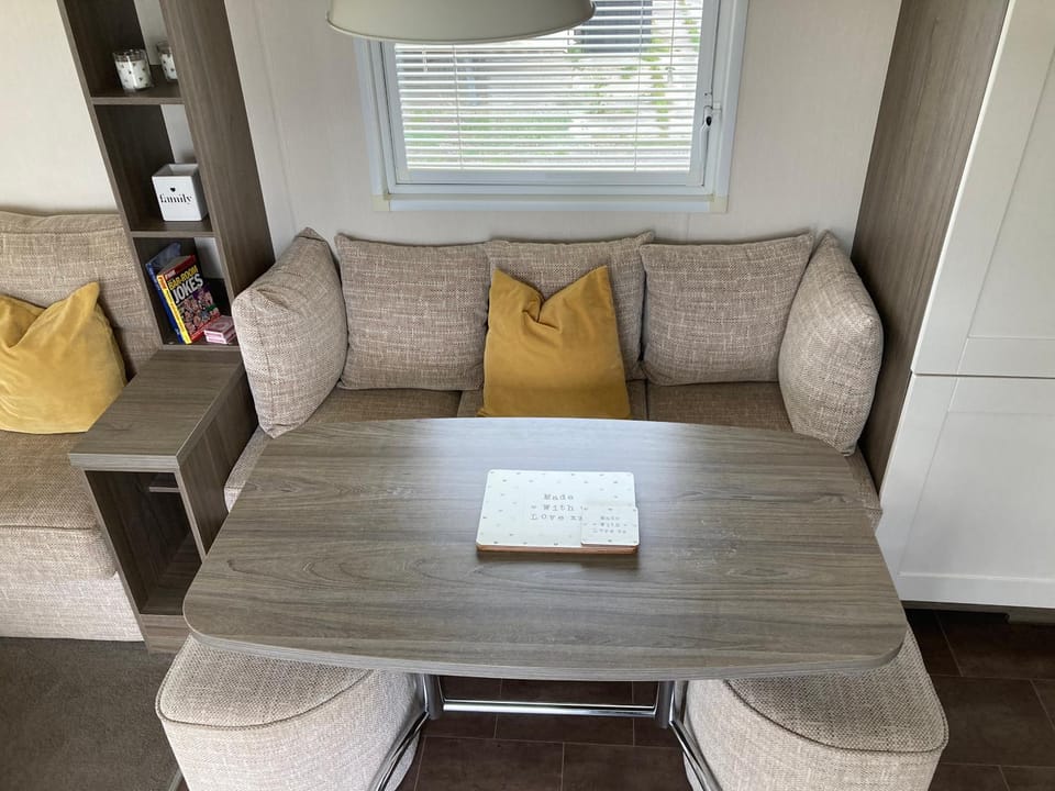 Seating area, Internal: Not applicable to any particular room