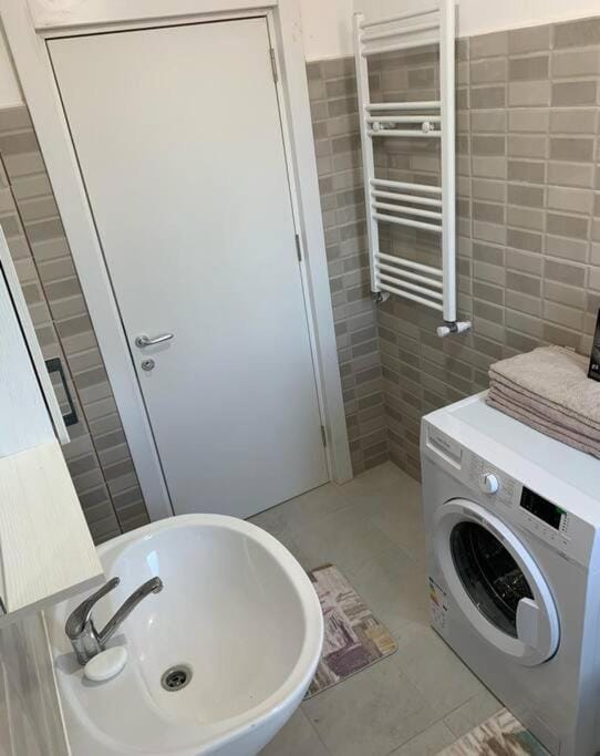 Bathroom, washing machine