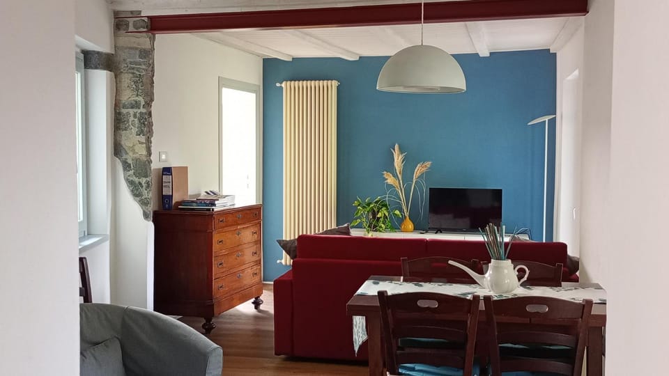 Communal lounge/ TV room, TV and multimedia, Living room, Seating area, Dining area, Evening entertainment