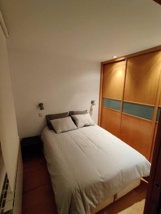 Bed, Photo of the whole room, Bedroom, wardrobe