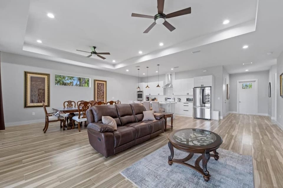 Tranquil Brand New Central Location Lake Front House in Rotonda West