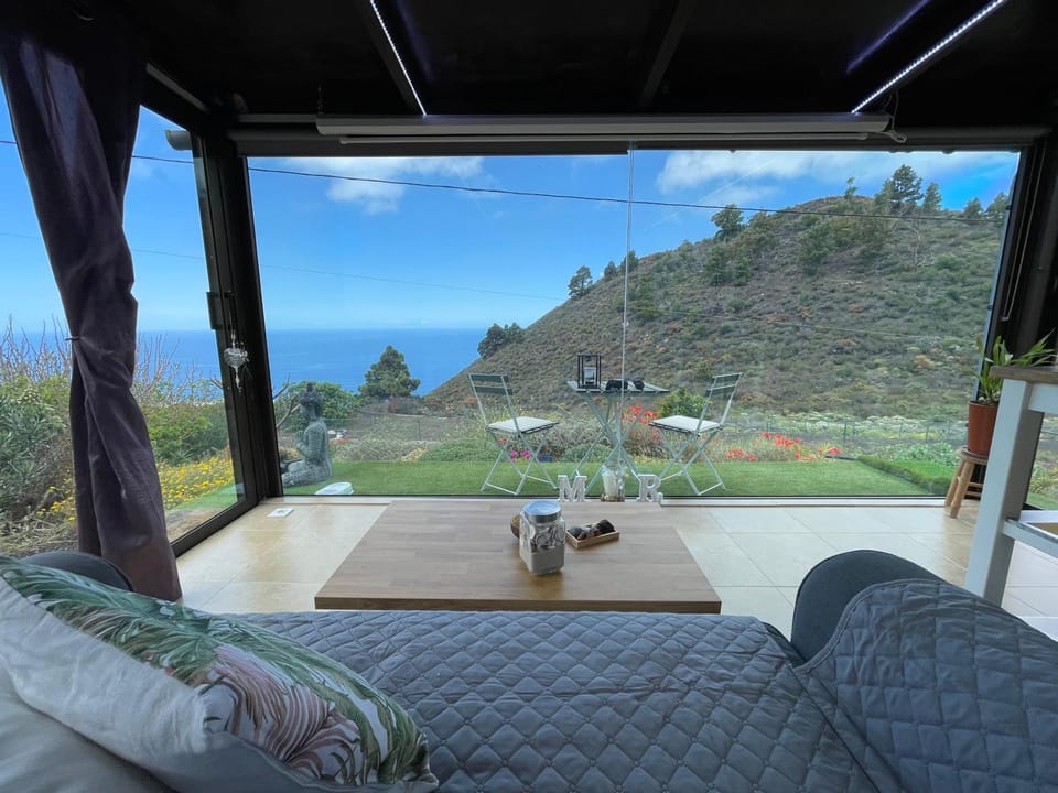 Living room, Mountain view, Sea view