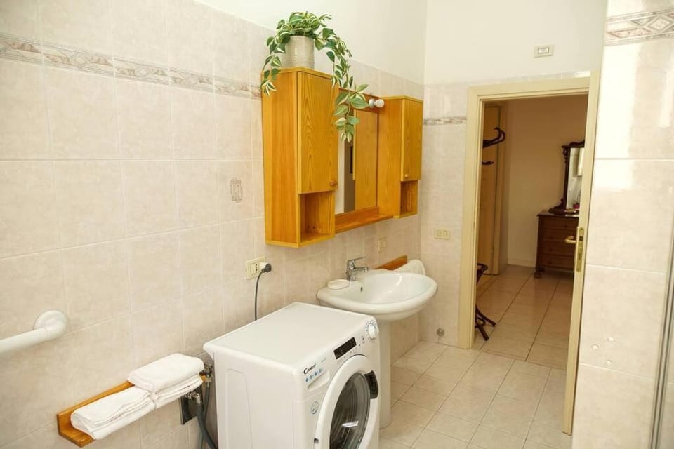 Toilet, Bathroom, washing machine