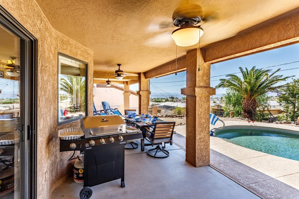 Coral Reef Lake House Adventure House in Lake Havasu City