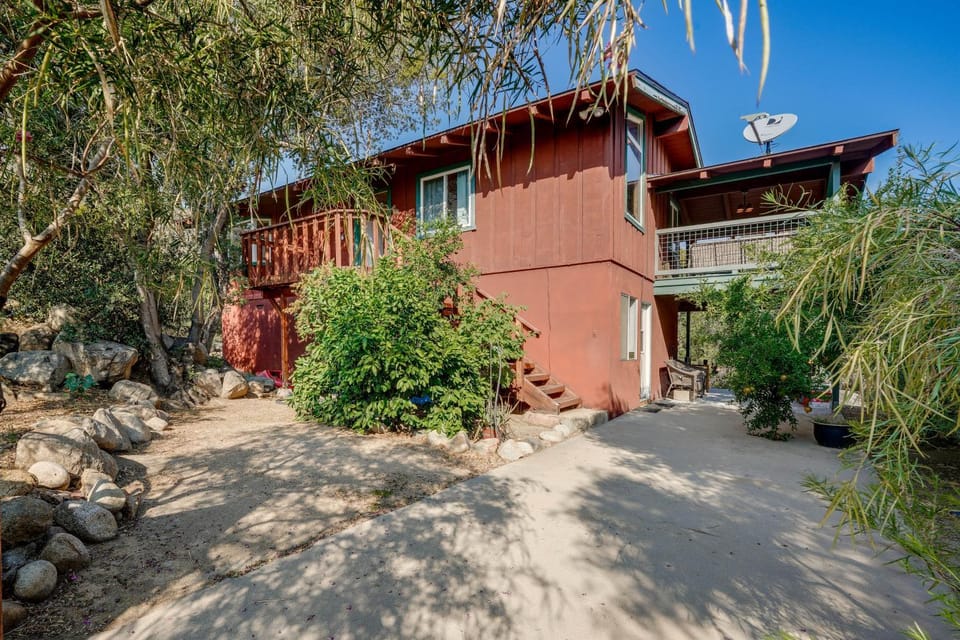 Scenic Kernville Getaway w/ Deck & Mountain Views! House in Kernville