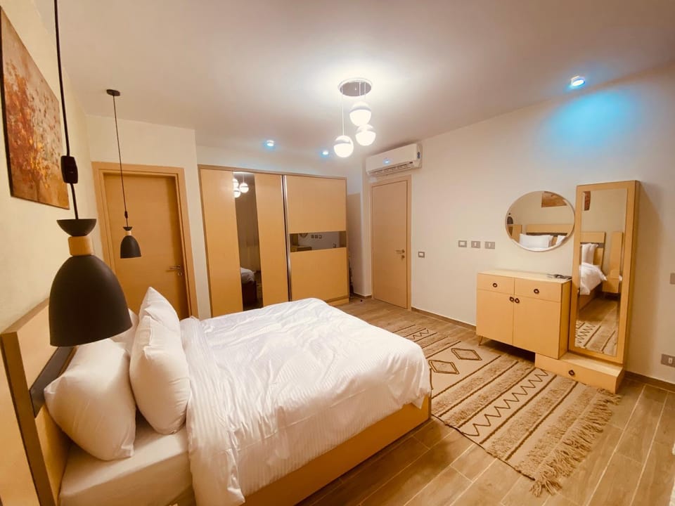 Bed, Photo of the whole room, Bedroom, wardrobe, air conditioner