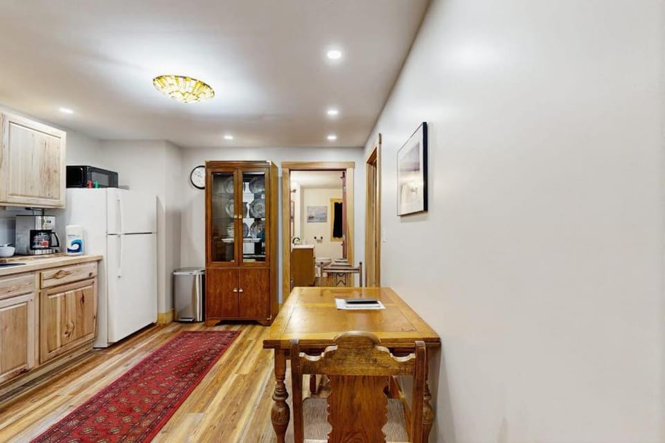 Kitchen or kitchenette, Dining area, dishwasher, oven