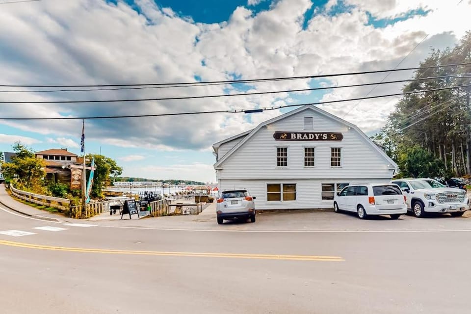 Property building, Day, Parking