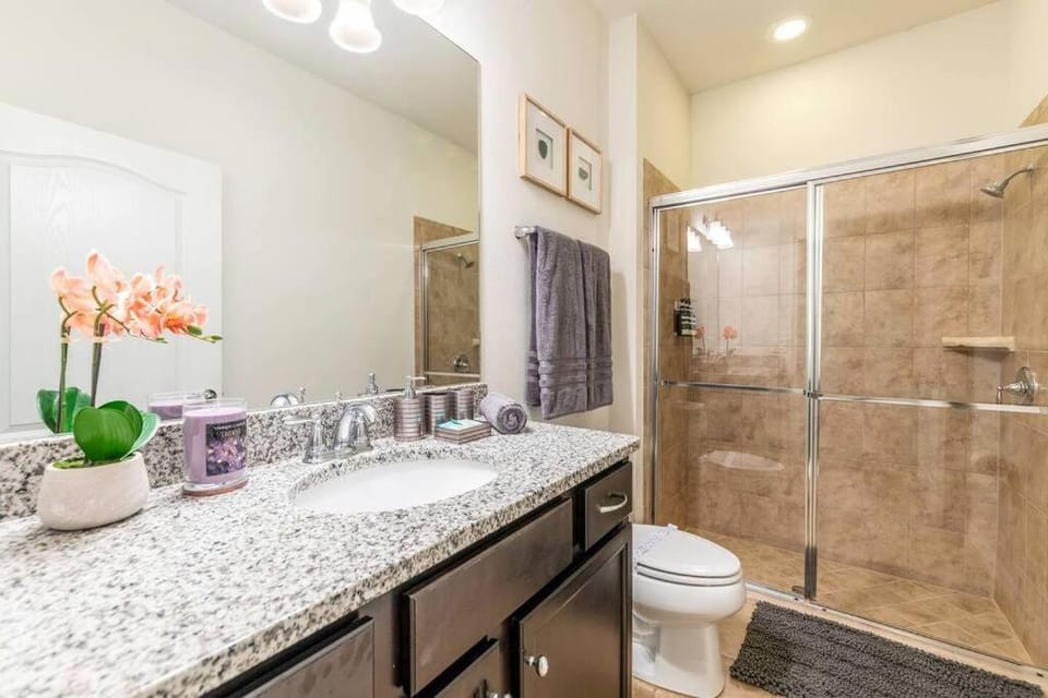 The Haven - Newly Remodeled Luxury Townhome House in Four Corners