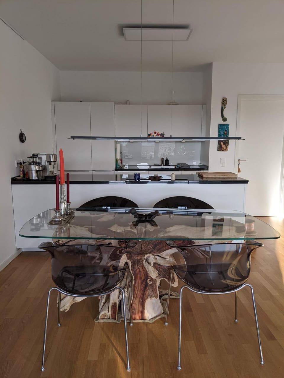 Kitchen or kitchenette, Dining area