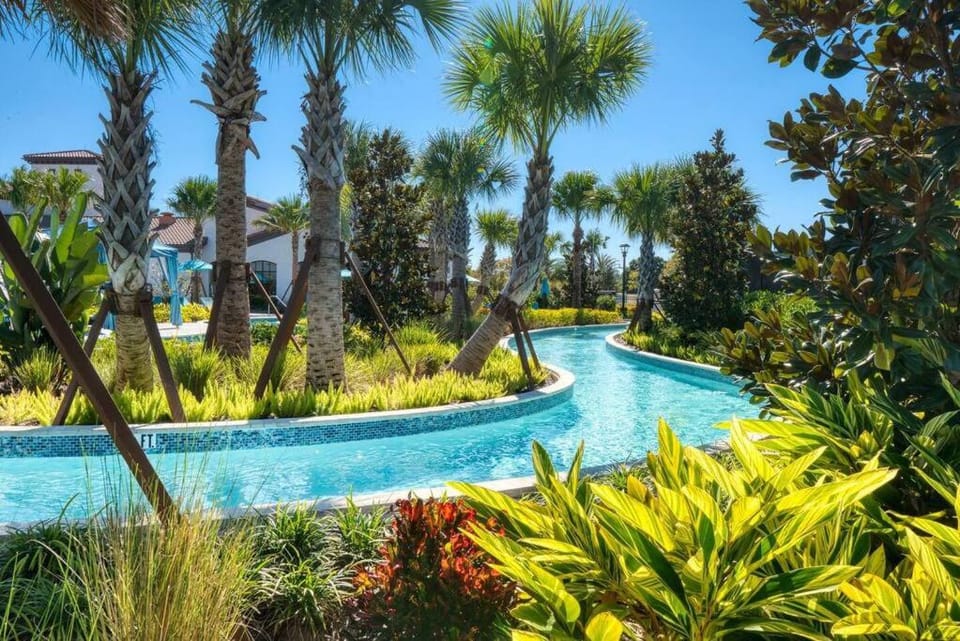 Super exciting 6 bed pool home with BBQ/SPA House in Four Corners