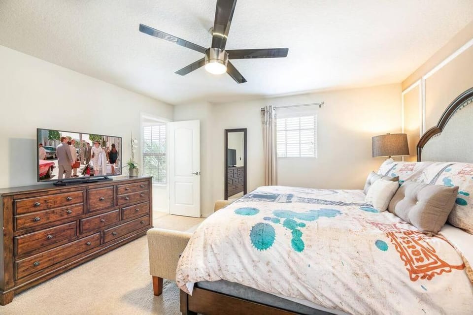 Super exciting 6 bed pool home with BBQ/SPA House in Four Corners