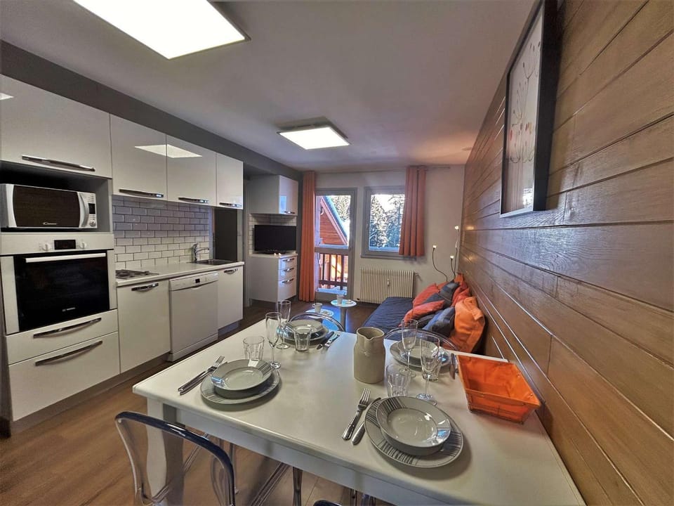 Charmant 2 pièces - 100m des pistes, proche commerces - FR-1-180-604 Apartment in Les Allues