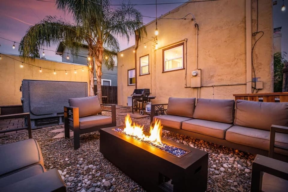Unique Bungalow w/ hot Spa in DT House in Sacramento