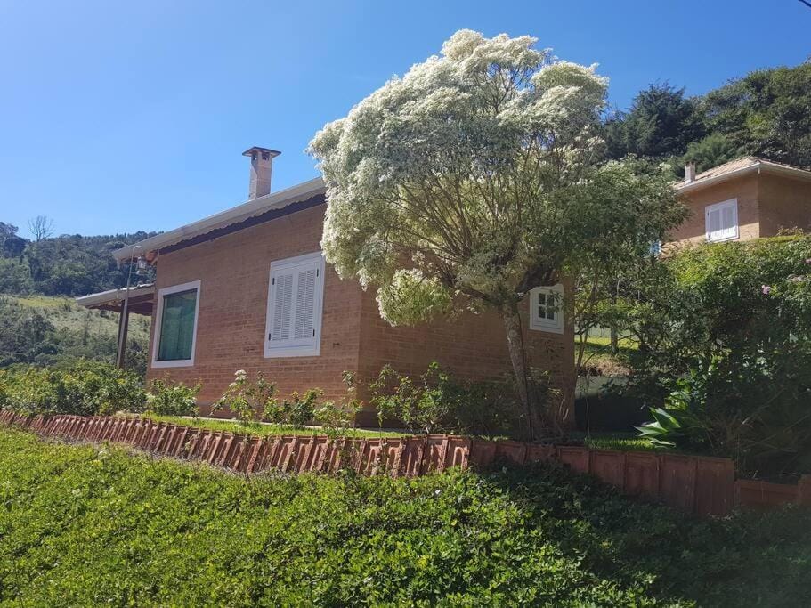 Recanto dos Beija flores, Chalé lantana b House in State of São Paulo