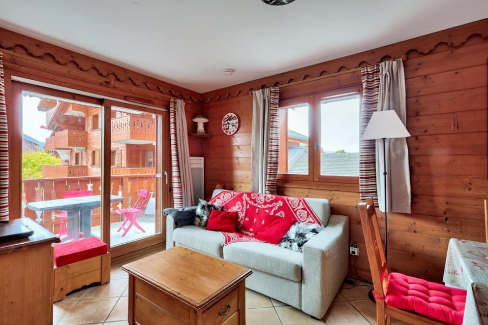 Bed, Living room, Bedroom, fireplace, kitchen
