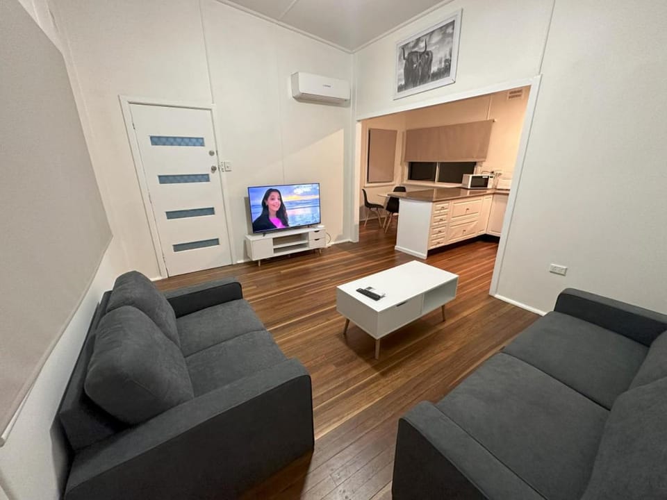 Private 1 Bedroom Apartment with Fenced Yard Apartment in Grafton