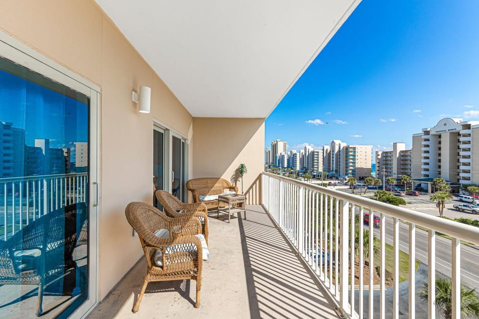 View (from property/room), Balcony/Terrace, Seating area