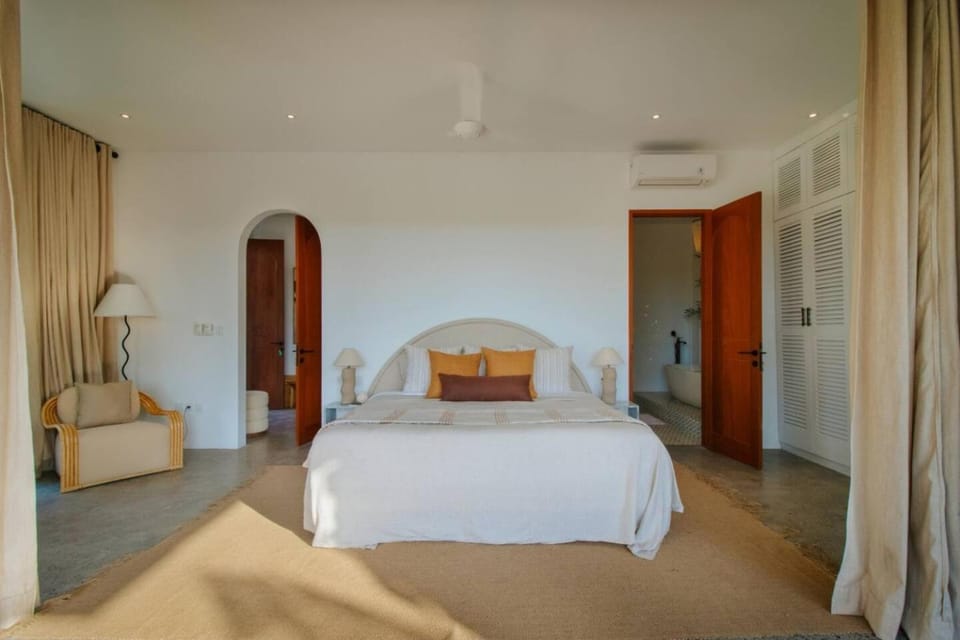New Mediterranean 5 Bed, Chef, Daily B'Fast Villa in North Kuta