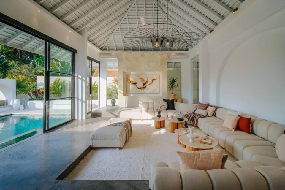 New Mediterranean 5 Bed, Chef, Daily B'Fast Villa in North Kuta