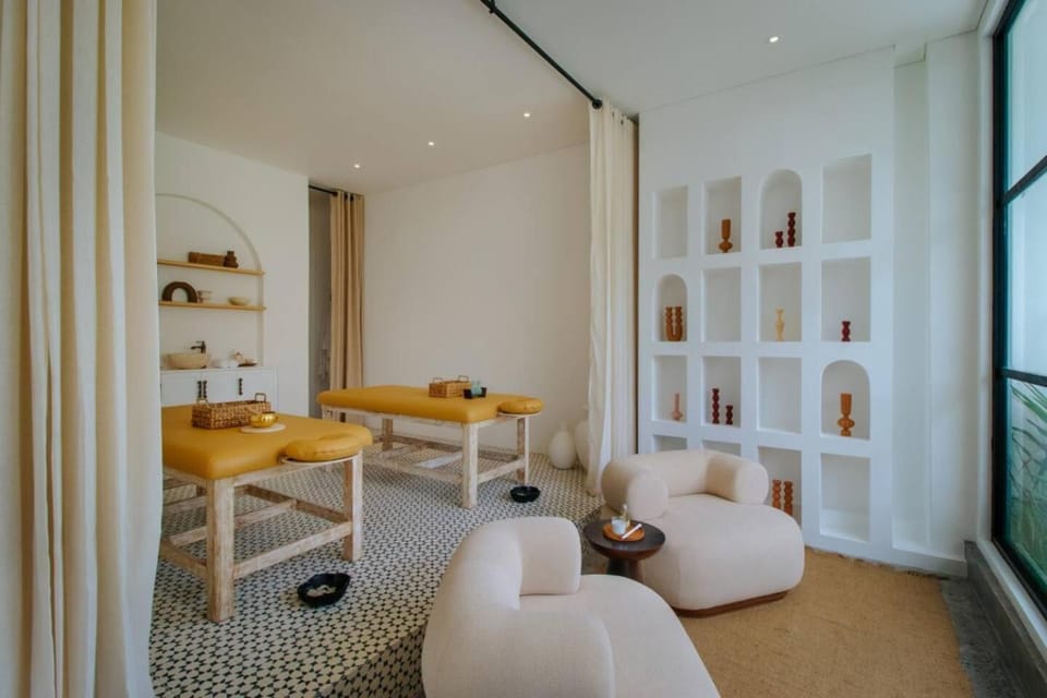 New Mediterranean 5 Bed, Chef, Daily B'Fast Villa in North Kuta