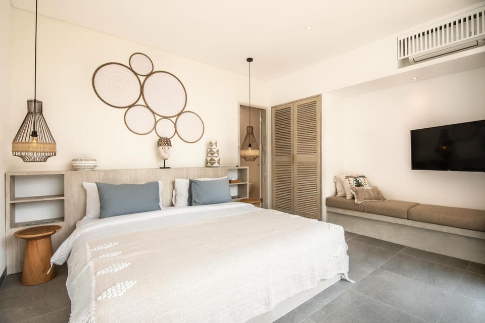 Modern 4 BR villa heart of Canggu 800m to beach Villa in North Kuta