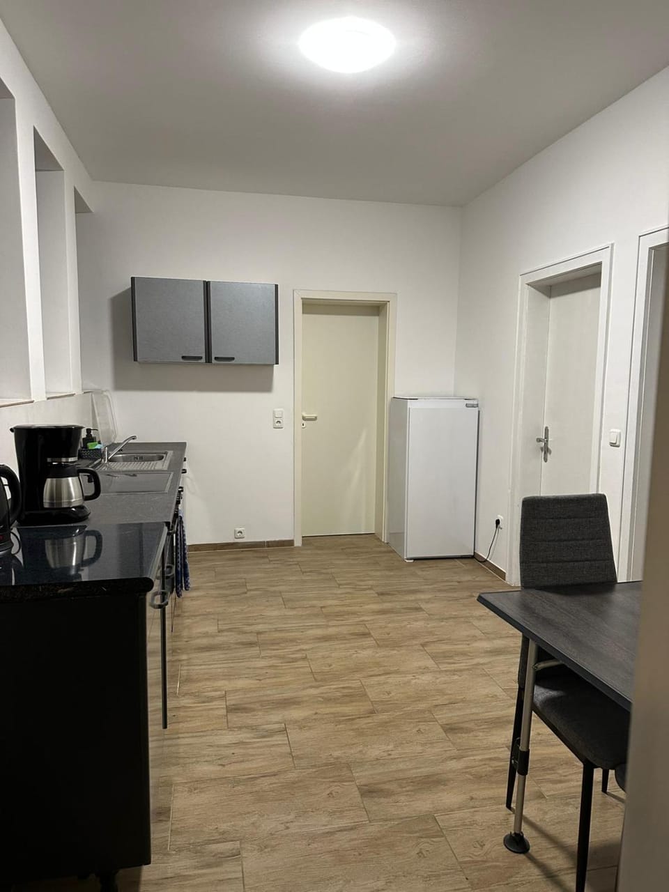Kitchen or kitchenette, Dining area, oven