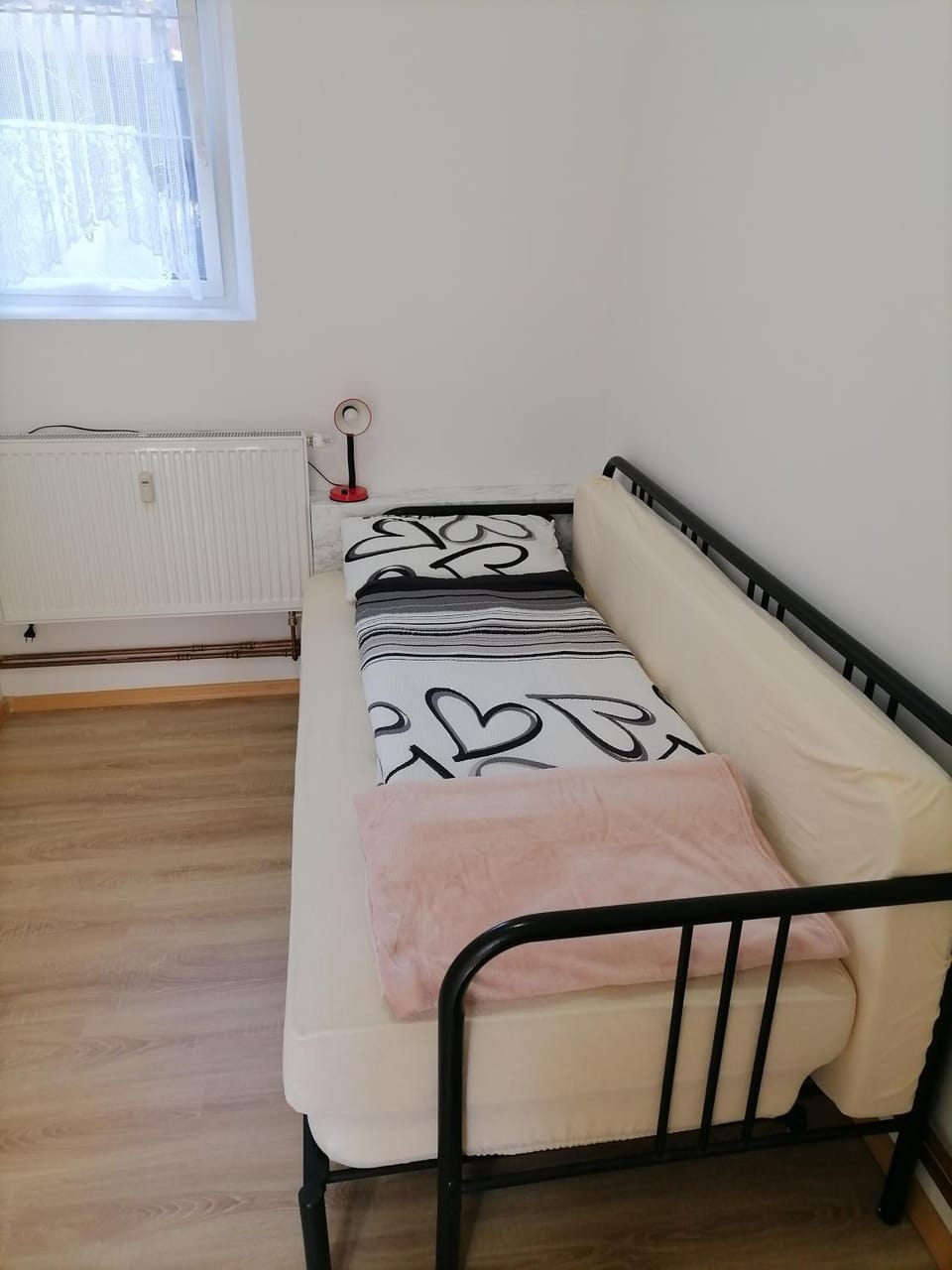 Bed, Photo of the whole room, Bedroom, internet