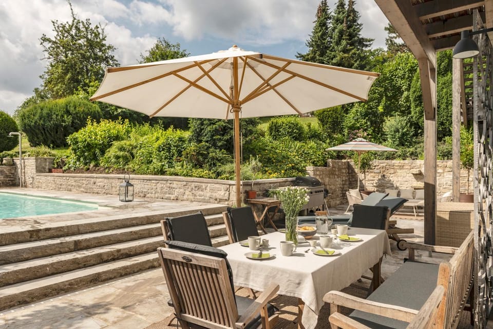 BBQ facilities, Garden, Balcony/Terrace, Dining area, Pool view, Swimming pool