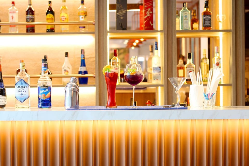 Nightclub / DJ, Lobby or reception, Lounge or bar, Food and drinks, Drinks, Alcoholic drinks