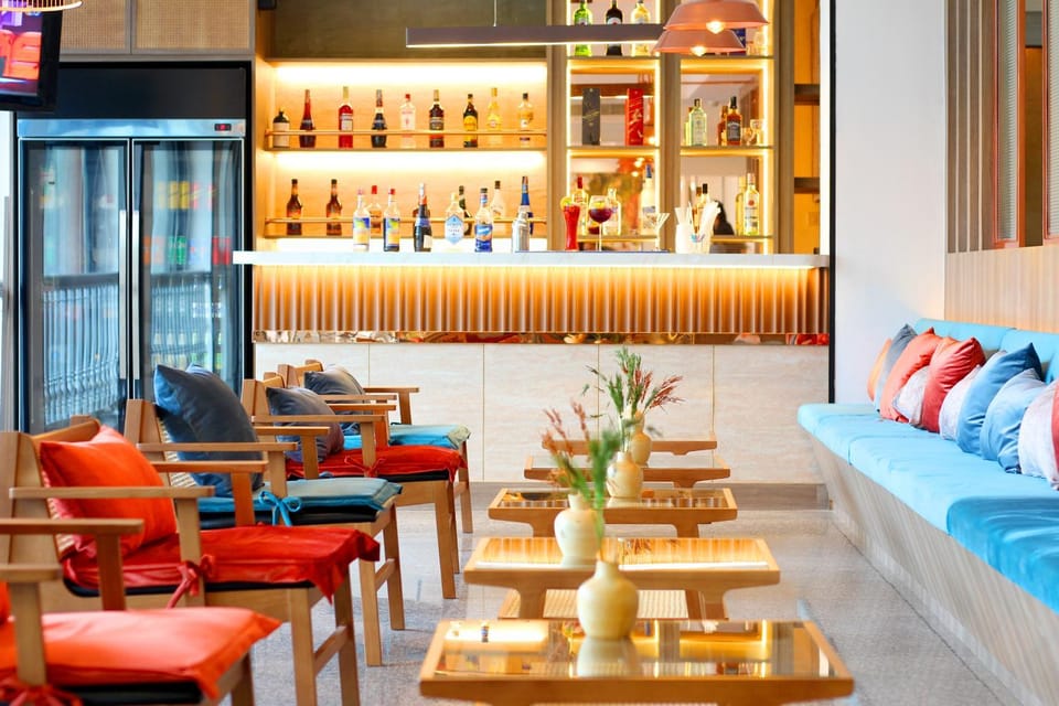 TV and multimedia, Living room, Lobby or reception, Lounge or bar, Food and drinks, Seating area, Drinks
