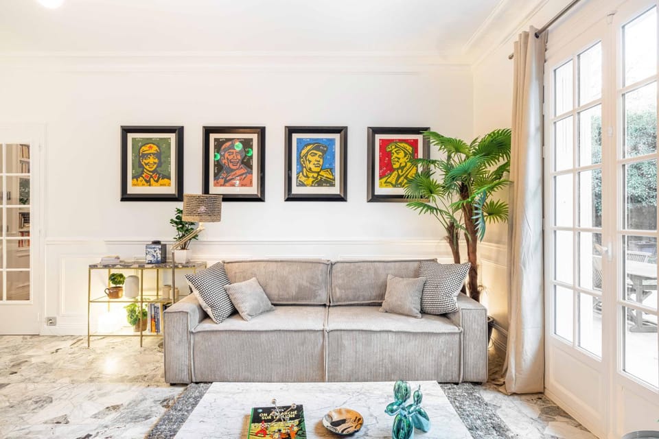 Living room, Seating area