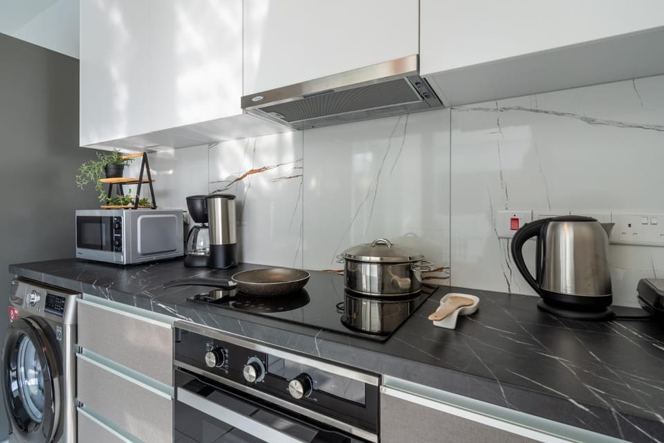 Coffee/tea facilities, Kitchen or kitchenette, minibar, stove, toaster