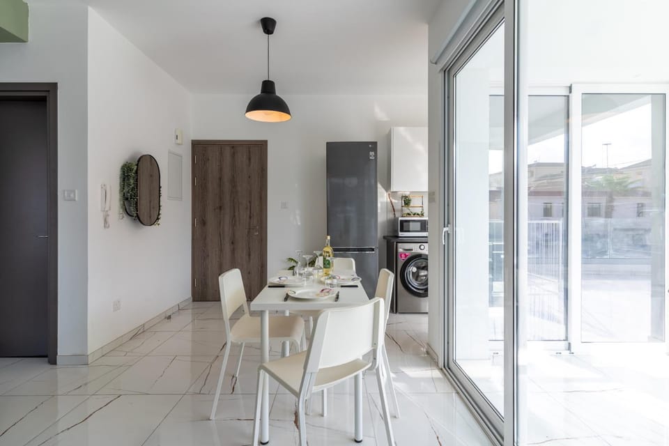 Kitchen or kitchenette, Living room, Seating area, Dining area, oven, stove, washing machine