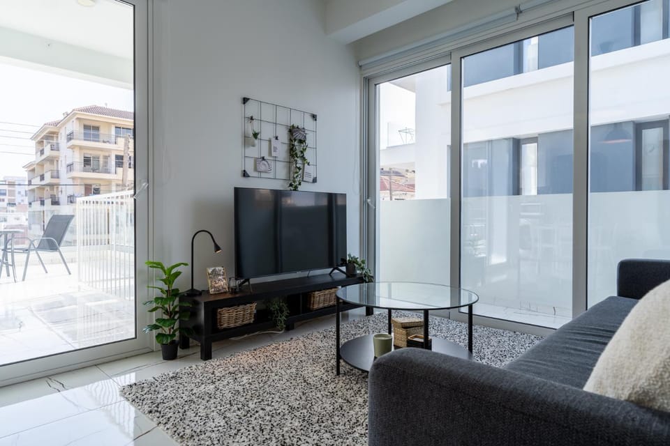 TV and multimedia, View (from property/room), Balcony/Terrace, Living room, Seating area