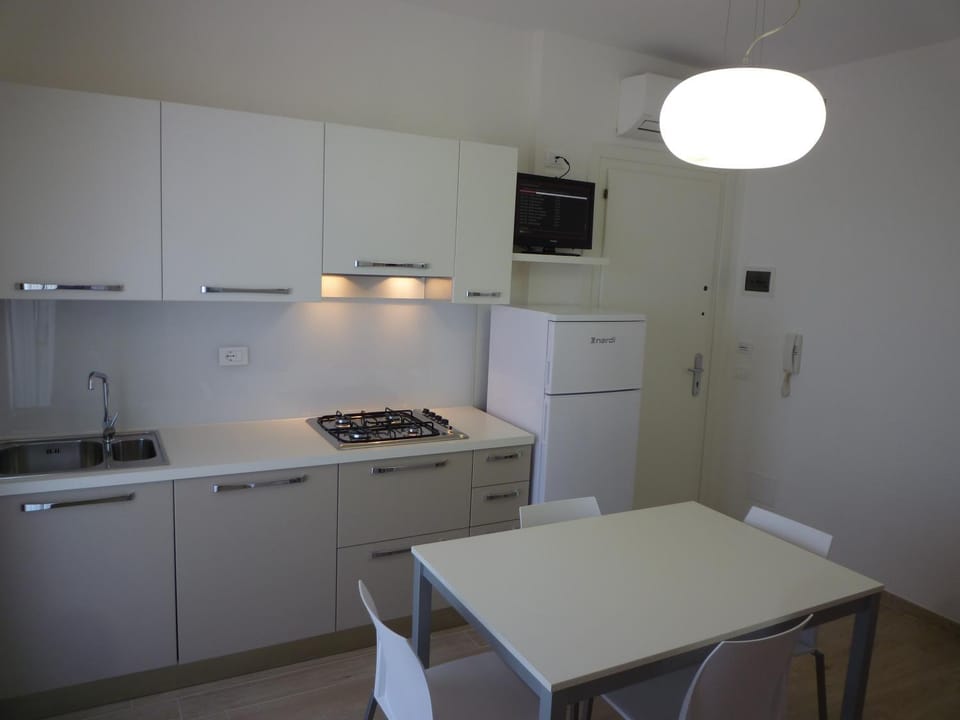 TV and multimedia, Kitchen or kitchenette, Dining area, dishwasher, minibar, stove
