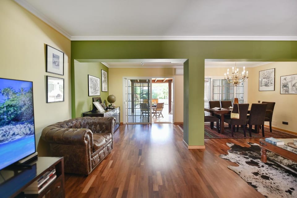 TV and multimedia, Living room, Dining area