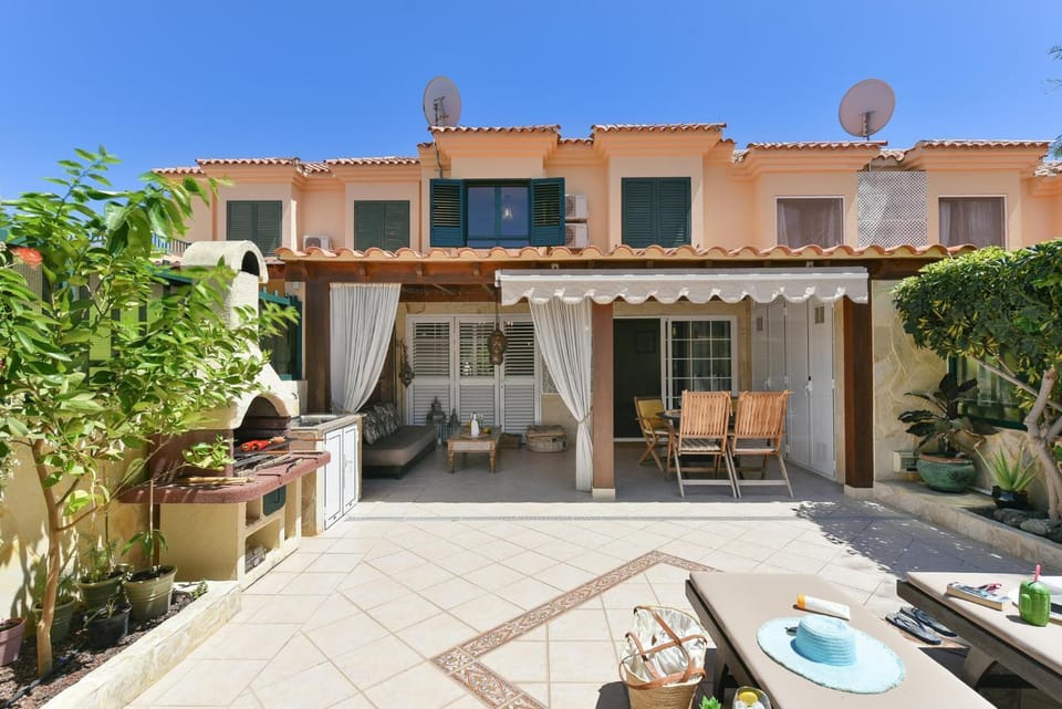 Patio, BBQ facilities, Balcony/Terrace, sunbed