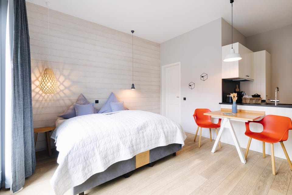 Bed, Living room