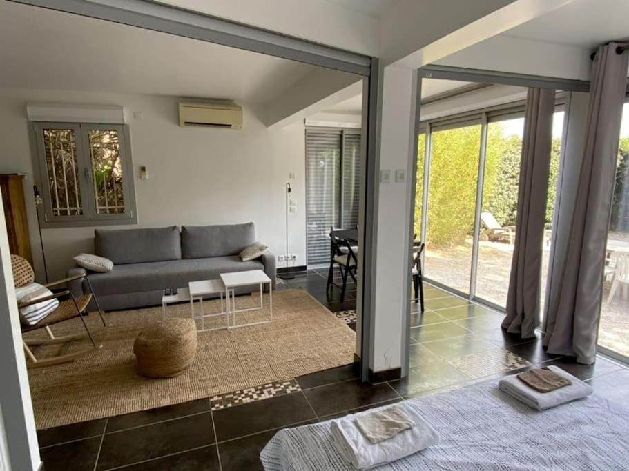 Maisonnette climatisée à 10 m de la plage de la péguière Apartment in Saint-Raphael