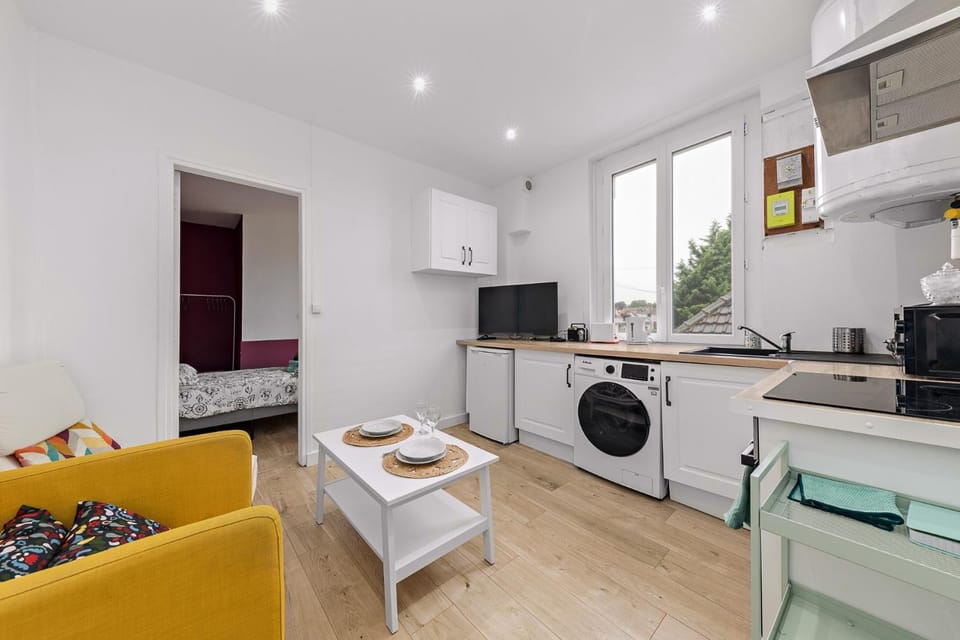 Communal lounge/ TV room, TV and multimedia, Kitchen or kitchenette, Living room, Dining area, minibar, pet friendly, stove, toaster, washing machine