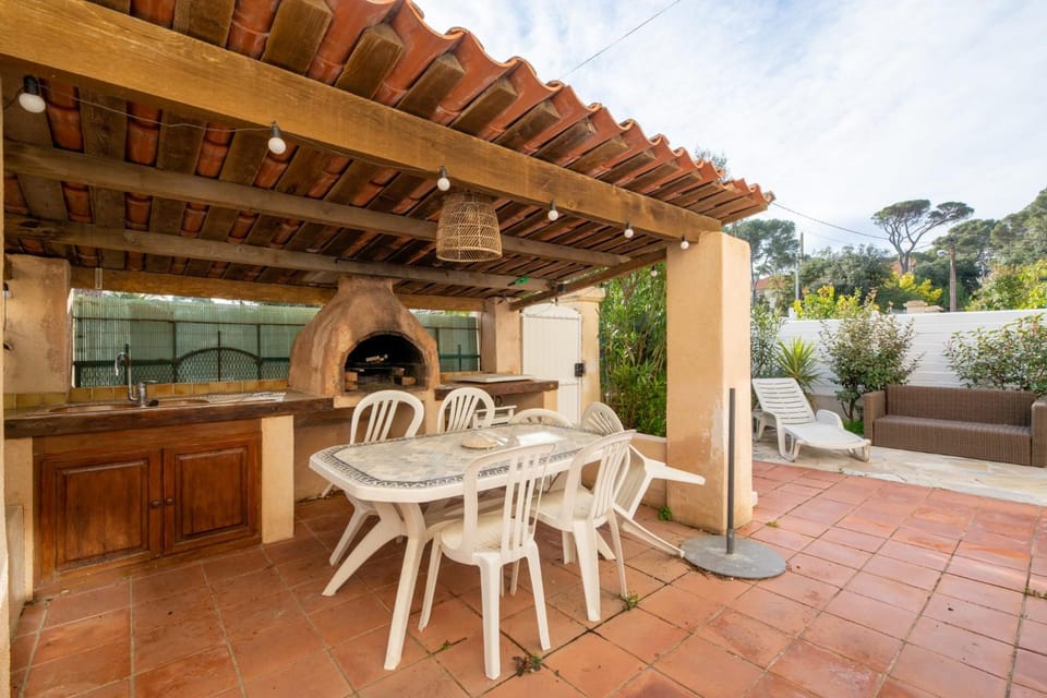 Patio, Dining area