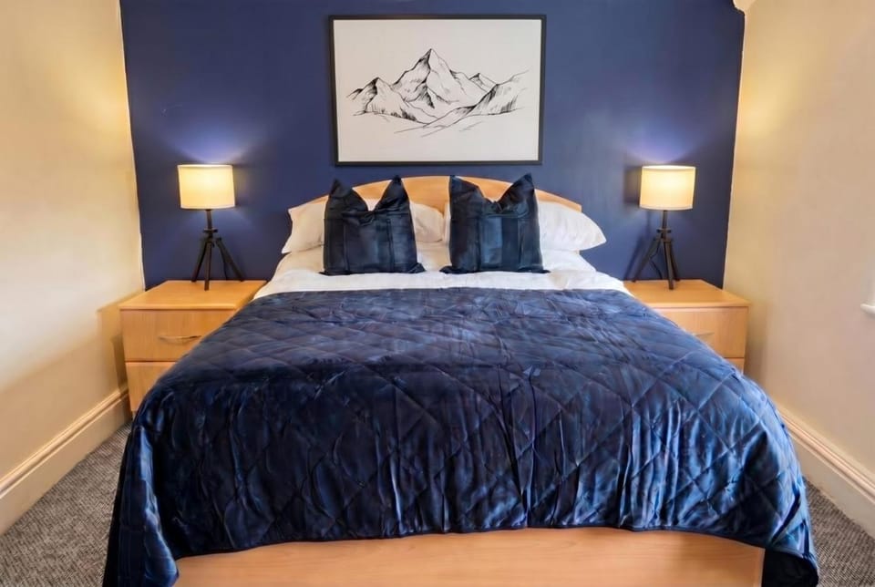 Bed, Photo of the whole room, Bedroom