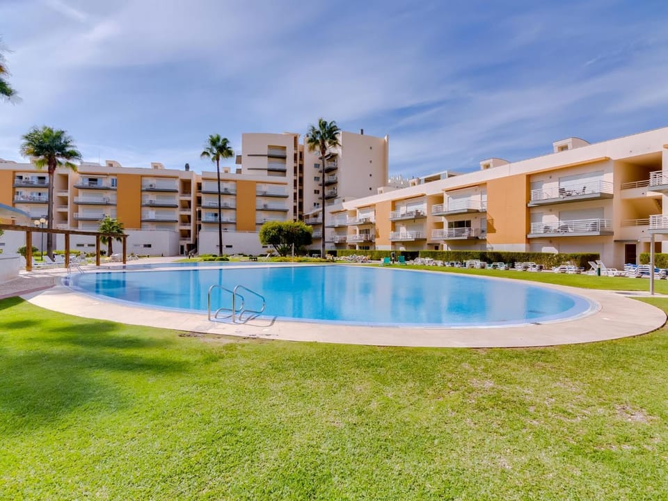 Property building, Spring, Day, Garden, Garden view, Pool view, Swimming pool, Swimming pool, sunbed