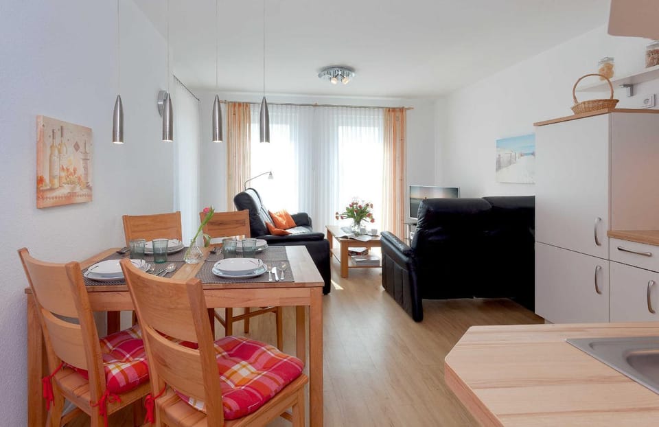 Kitchen or kitchenette, Living room, Seating area, Dining area