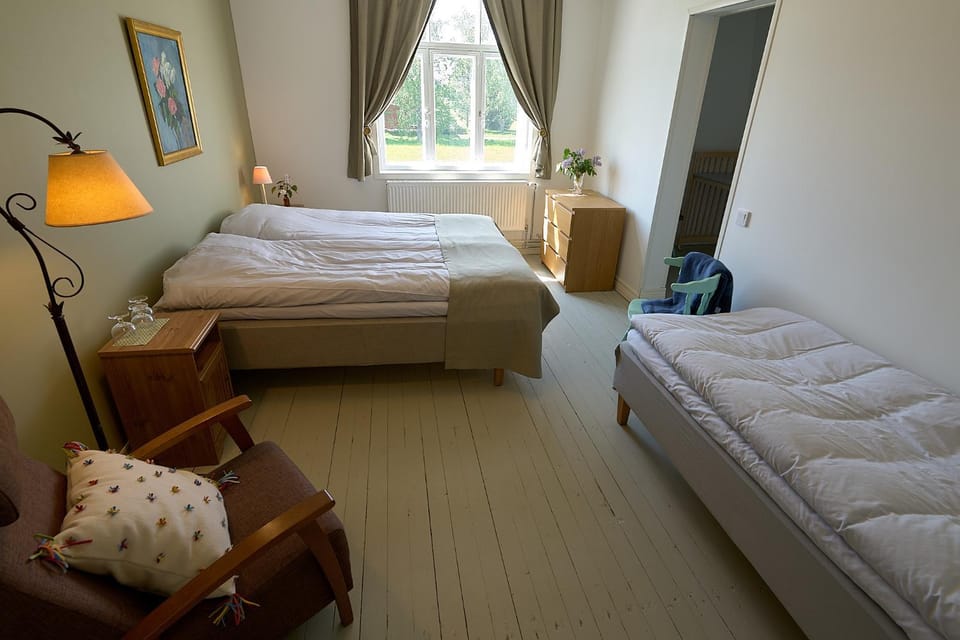 Photo of the whole room, Bedroom
